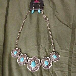 PAPPARAZZI Silver & Tourquoise Statement Necklace NWT